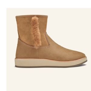 OluKai Pāʻina Hulu shearling boot Size 6 BRAND NEW